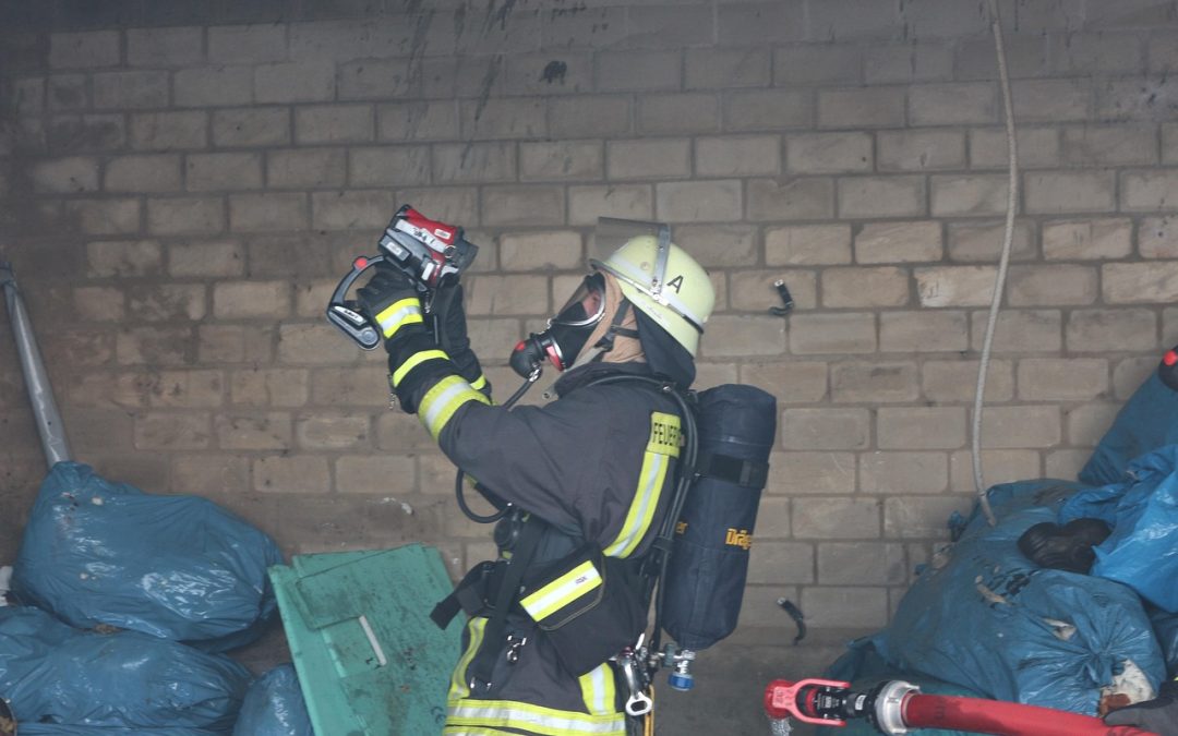 Dinas Damkar Pati Evakuasi Longsor Di Area Industri